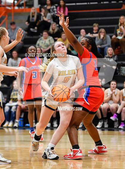 Thumbnail 3 in Salem vs. Central (AAA 3A State Playoff first round) photogallery.