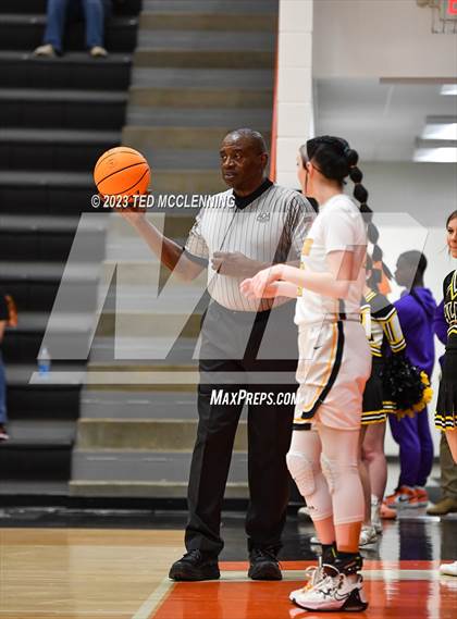 Thumbnail 3 in Salem vs. Central (AAA 3A State Playoff first round) photogallery.