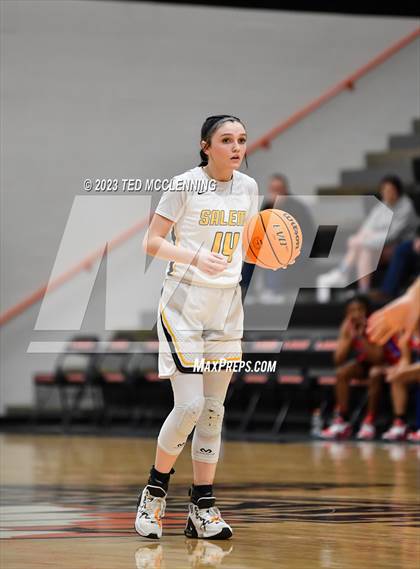 Thumbnail 2 in Salem vs. Central (AAA 3A State Playoff first round) photogallery.
