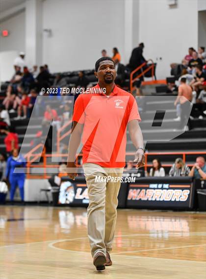 Thumbnail 2 in Salem vs. Central (AAA 3A State Playoff first round) photogallery.
