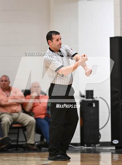 Thumbnail 2 in Salem vs. Central (AAA 3A State Playoff first round) photogallery.