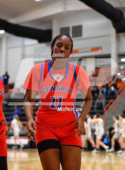 Thumbnail 1 in Salem vs. Central (AAA 3A State Playoff first round) photogallery.