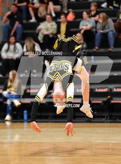Thumbnail 2 in Salem vs. Central (AAA 3A State Playoff first round) photogallery.