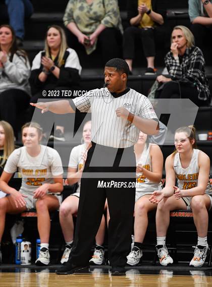 Thumbnail 2 in Salem vs. Central (AAA 3A State Playoff first round) photogallery.