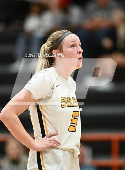 Thumbnail 2 in Salem vs. Central (AAA 3A State Playoff first round) photogallery.