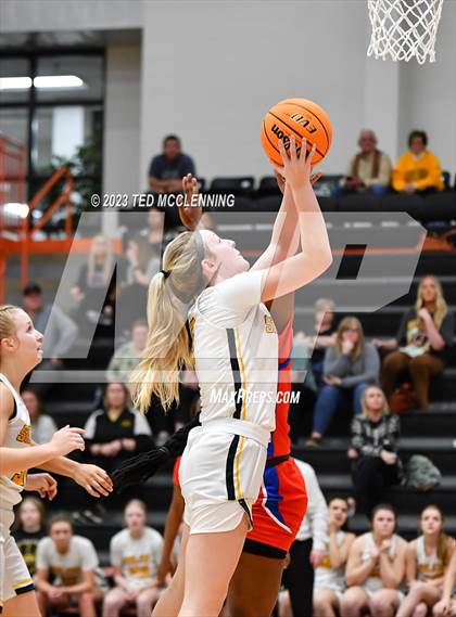 Thumbnail 1 in Salem vs. Central (AAA 3A State Playoff first round) photogallery.