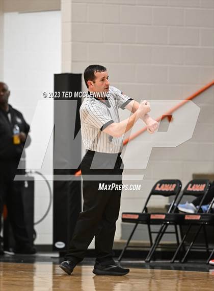 Thumbnail 3 in Salem vs. Central (AAA 3A State Playoff first round) photogallery.