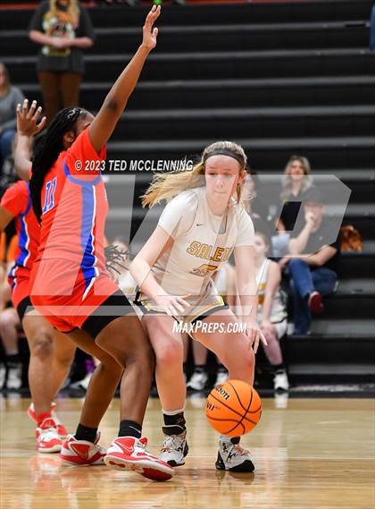 Thumbnail 2 in Salem vs. Central (AAA 3A State Playoff first round) photogallery.