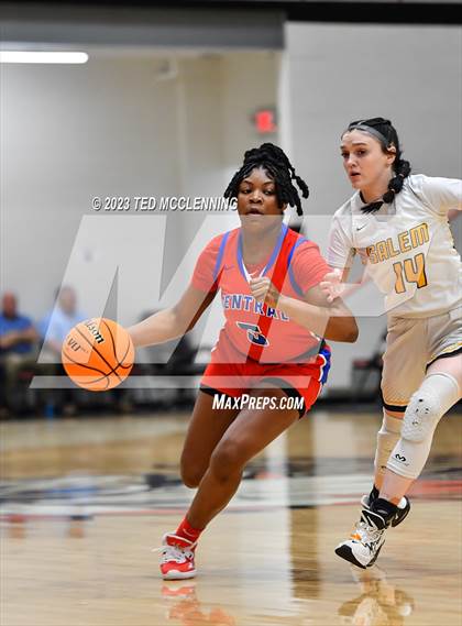 Thumbnail 3 in Salem vs. Central (AAA 3A State Playoff first round) photogallery.