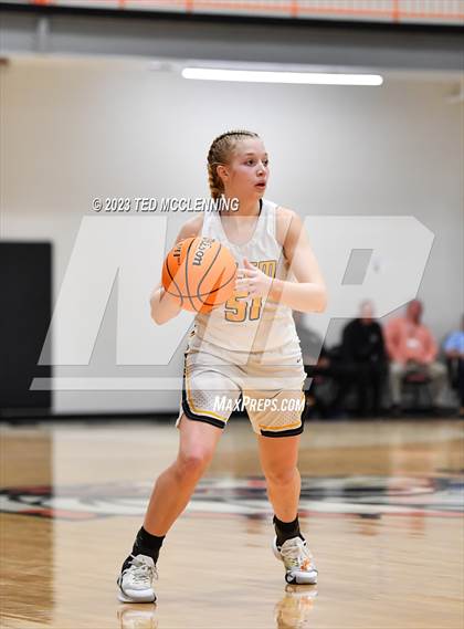 Thumbnail 1 in Salem vs. Central (AAA 3A State Playoff first round) photogallery.