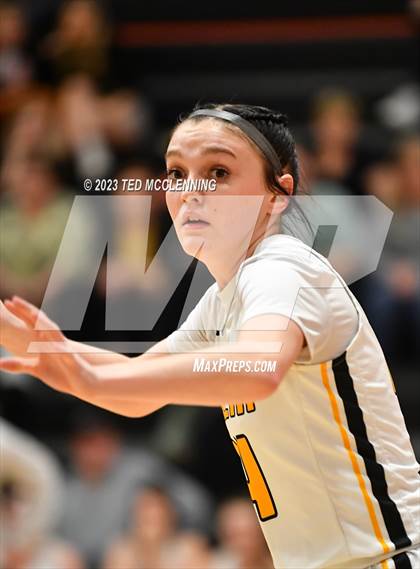 Thumbnail 1 in Salem vs. Central (AAA 3A State Playoff first round) photogallery.