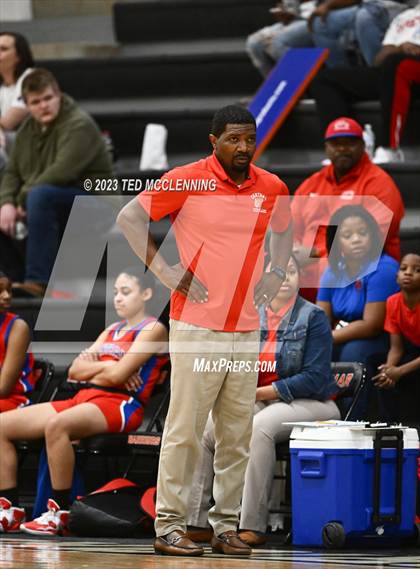 Thumbnail 2 in Salem vs. Central (AAA 3A State Playoff first round) photogallery.