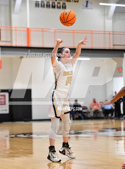 Thumbnail 2 in Salem vs. Central (AAA 3A State Playoff first round) photogallery.