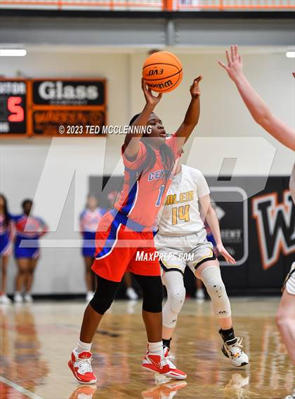 Thumbnail 1 in Salem vs. Central (AAA 3A State Playoff first round) photogallery.
