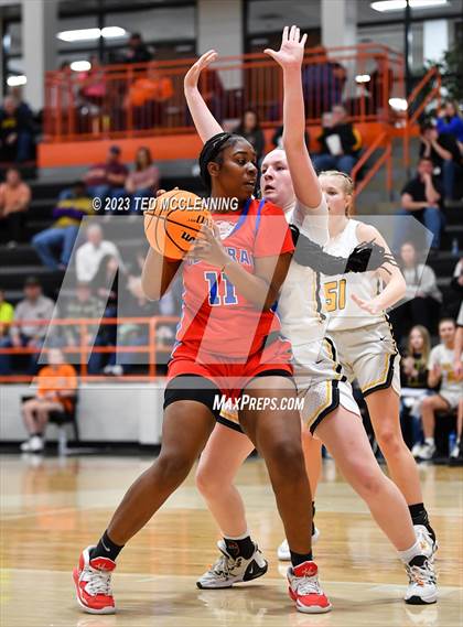 Thumbnail 2 in Salem vs. Central (AAA 3A State Playoff first round) photogallery.