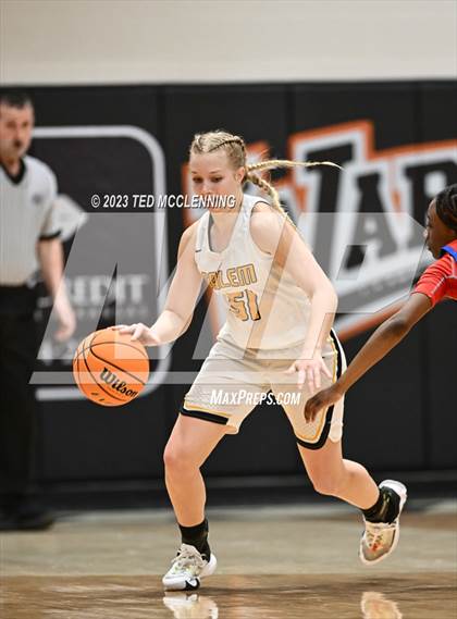Thumbnail 1 in Salem vs. Central (AAA 3A State Playoff first round) photogallery.