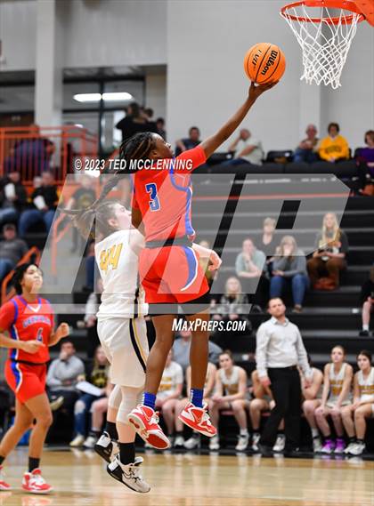 Thumbnail 3 in Salem vs. Central (AAA 3A State Playoff first round) photogallery.