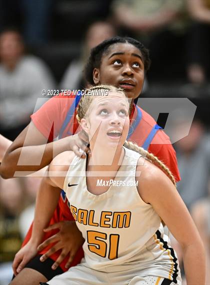 Thumbnail 2 in Salem vs. Central (AAA 3A State Playoff first round) photogallery.
