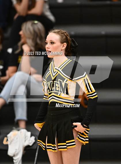 Thumbnail 2 in Salem vs. Central (AAA 3A State Playoff first round) photogallery.