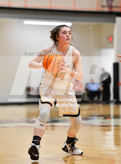 Thumbnail 2 in Salem vs. Central (AAA 3A State Playoff first round) photogallery.