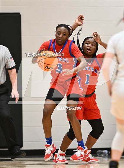 Thumbnail 1 in Salem vs. Central (AAA 3A State Playoff first round) photogallery.