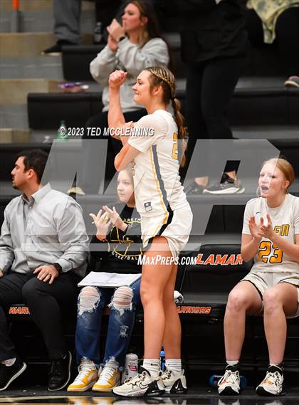 Thumbnail 2 in Salem vs. Central (AAA 3A State Playoff first round) photogallery.
