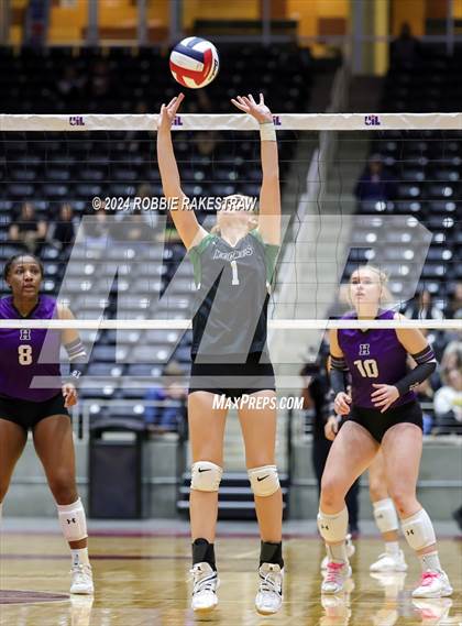 Thumbnail 2 in Neches vs. Harrold (UIL 1A Volleyball Final) photogallery.