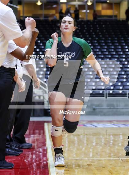Thumbnail 1 in Neches vs. Harrold (UIL 1A Volleyball Final) photogallery.