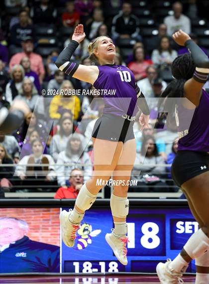 Thumbnail 1 in Neches vs. Harrold (UIL 1A Volleyball Final) photogallery.