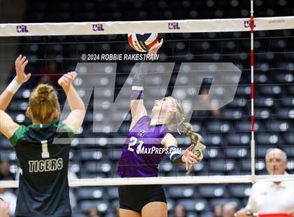 Thumbnail 3 in Neches vs. Harrold (UIL 1A Volleyball Final) photogallery.