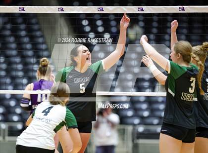 Thumbnail 1 in Neches vs. Harrold (UIL 1A Volleyball Final) photogallery.