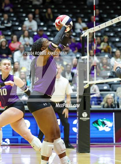Thumbnail 2 in Neches vs. Harrold (UIL 1A Volleyball Final) photogallery.