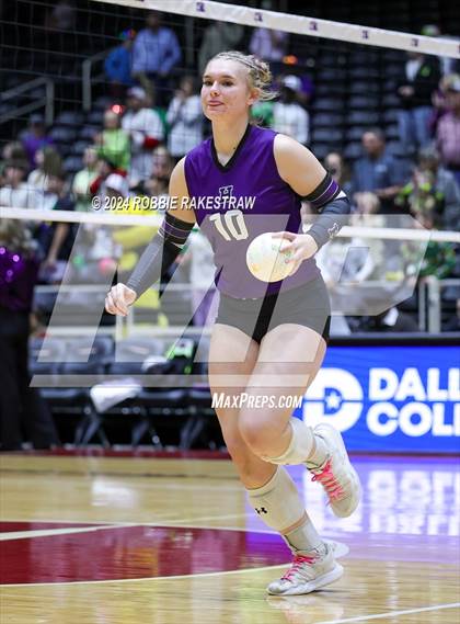 Thumbnail 1 in Neches vs. Harrold (UIL 1A Volleyball Final) photogallery.