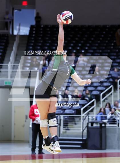 Thumbnail 1 in Neches vs. Harrold (UIL 1A Volleyball Final) photogallery.