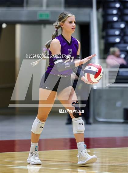 Thumbnail 1 in Neches vs. Harrold (UIL 1A Volleyball Final) photogallery.