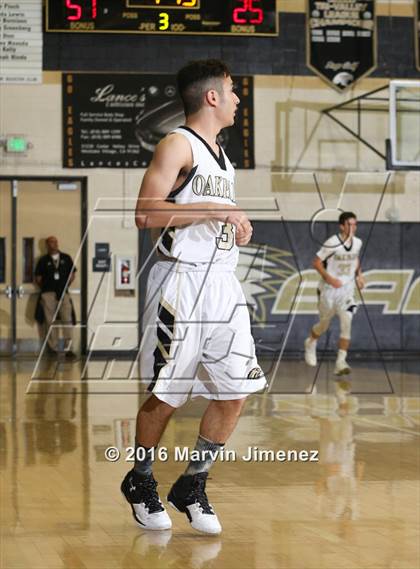 Thumbnail 1 in Buena Park vs. Oak Park photogallery.