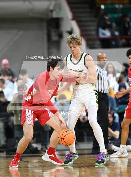 Thumbnail 3 in Denver East vs. Mountain Vista (CHSAA 6A Final 4) photogallery.
