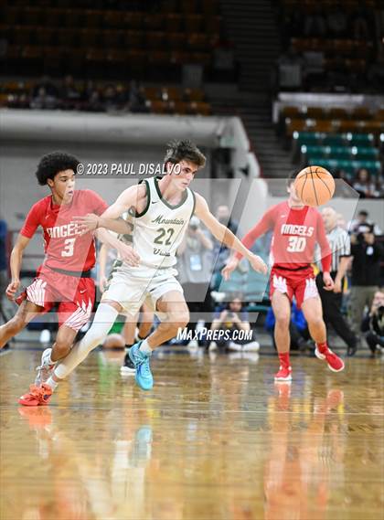Thumbnail 3 in Denver East vs. Mountain Vista (CHSAA 6A Final 4) photogallery.