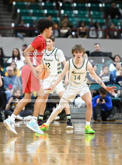 Thumbnail 3 in Denver East vs. Mountain Vista (CHSAA 6A Final 4) photogallery.