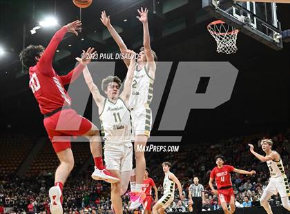 Thumbnail 1 in Denver East vs. Mountain Vista (CHSAA 6A Final 4) photogallery.