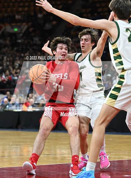 Thumbnail 3 in Denver East vs. Mountain Vista (CHSAA 6A Final 4) photogallery.