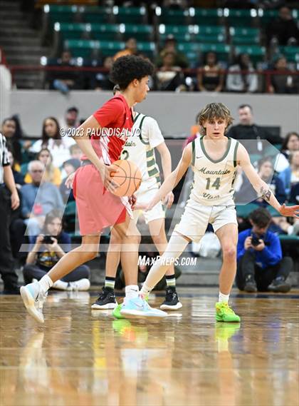 Thumbnail 1 in Denver East vs. Mountain Vista (CHSAA 6A Final 4) photogallery.