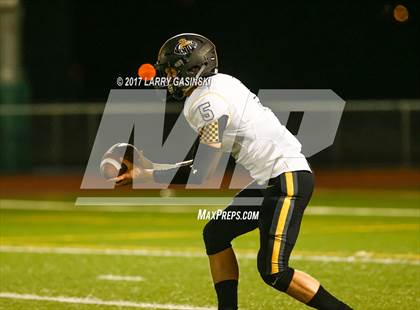 Thumbnail 2 in Hart vs. Ventura photogallery.