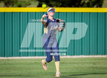 Thumbnail 3 in Houston @ Arlington (4A District 15 Championship) photogallery.