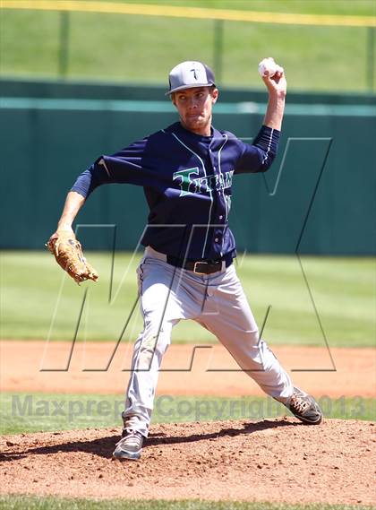 Thumbnail 3 in Cottonwood vs. Syracuse (UHSAA 5A Playoffs) photogallery.