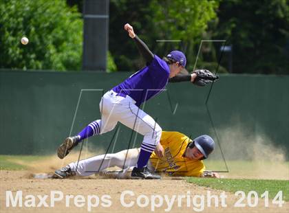 Thumbnail 1 in Decatur vs. North Thurston photogallery.