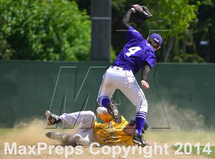 Thumbnail 2 in Decatur vs. North Thurston photogallery.