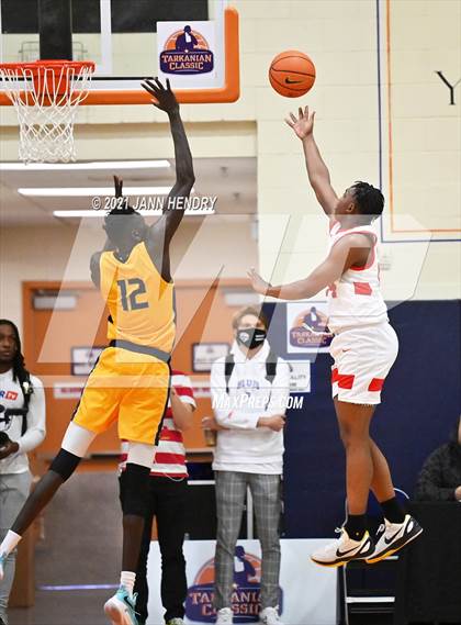 Thumbnail 3 in Crean Lutheran vs John Paul II (Tarkanian Classic) photogallery.