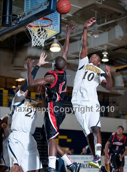 Thumbnail 2 in Etiwanda vs. Santa Monica (MLK I Have A Dream Classic) photogallery.
