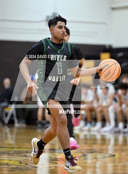 Thumbnail 1 in River Valley vs. Oakmont (Mel Good Holiday Classic) photogallery.